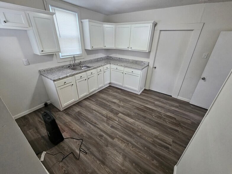 Building Photo - 771 Greenlawn Ave