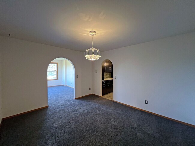 Building Photo - Stunning 4 Bedroom 2.5 Bath with Peek-a-Boo View of Puget Sound