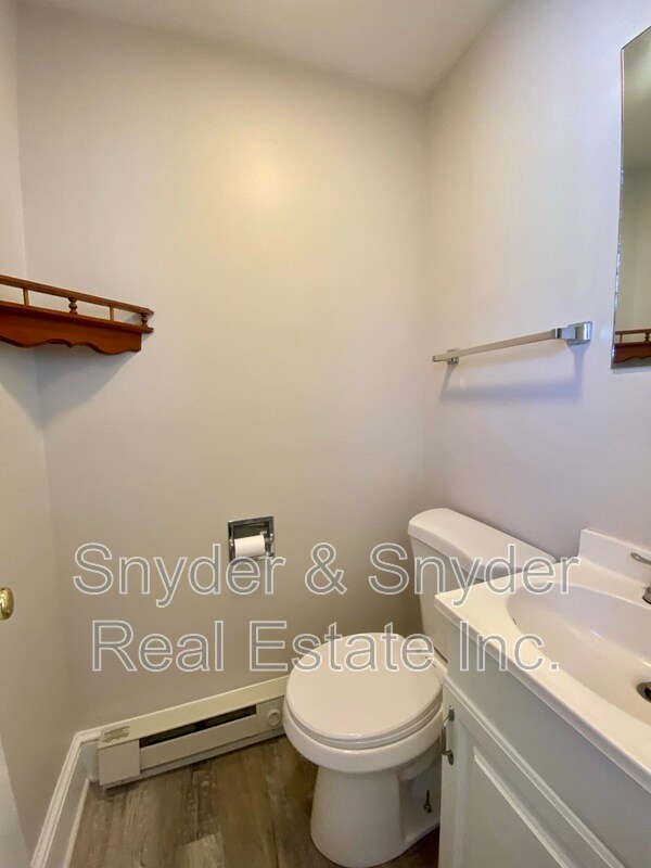 Building Photo - 623 Doris Ave