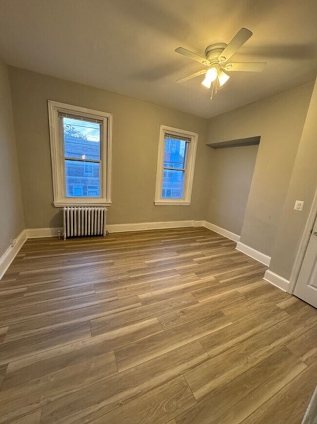 Building Photo - Looking for spacious house check this one ...