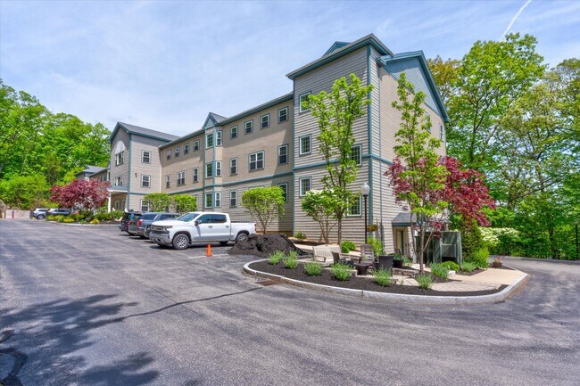 Building Photo - 3 Country Club Dr