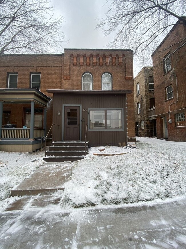 Building Photo - 125 N 9th Ave E