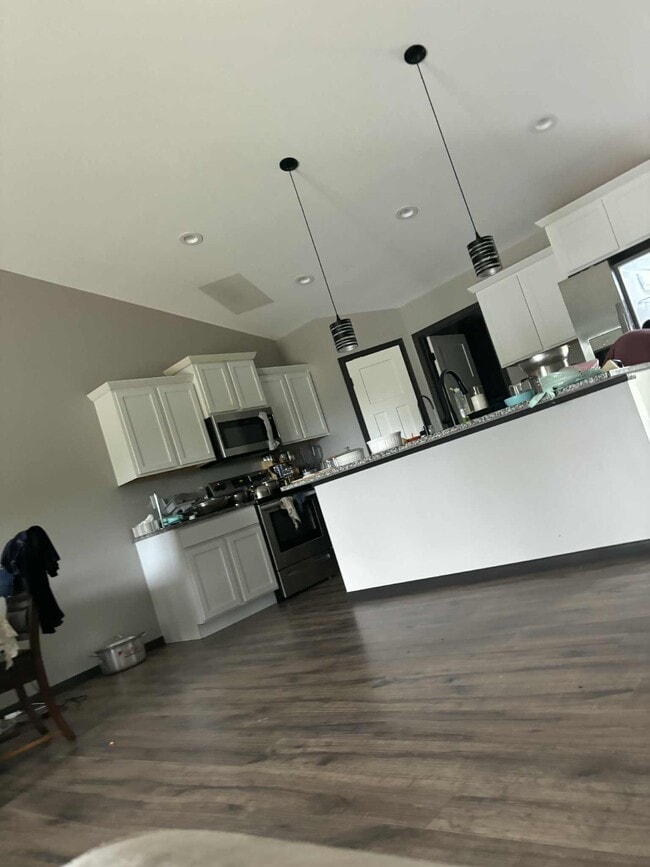 Building Photo - 1304 Legend Dr