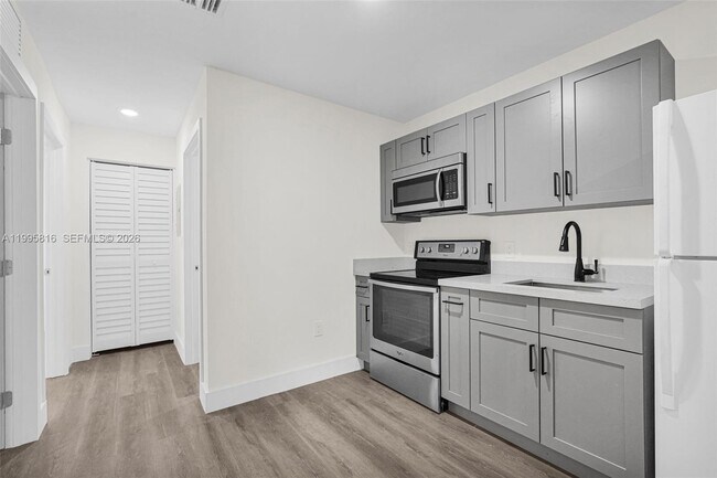 Building Photo - 1730 Acapulco Dr