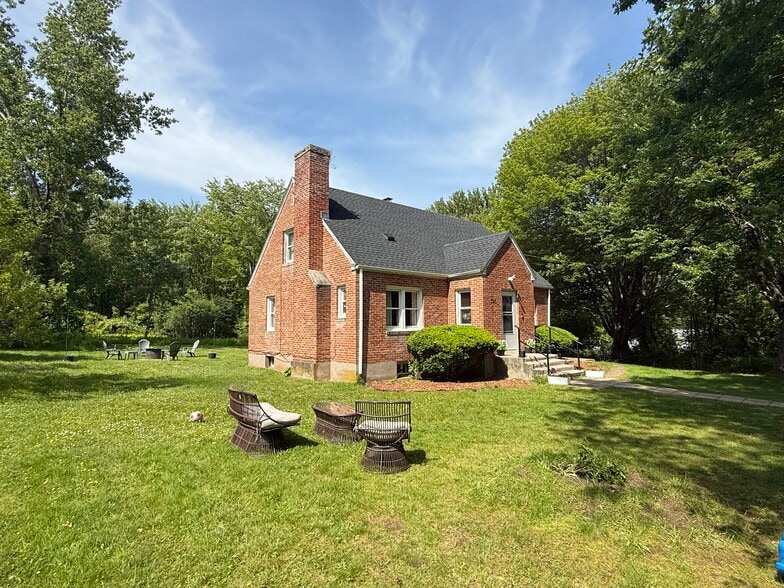 Building Photo - 580 W Wolcott Ave