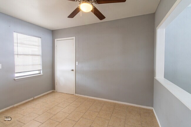 Building Photo - 1708 Cimarron Trail