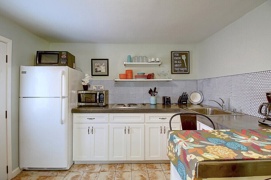 Building Photo - 134 N Alister St