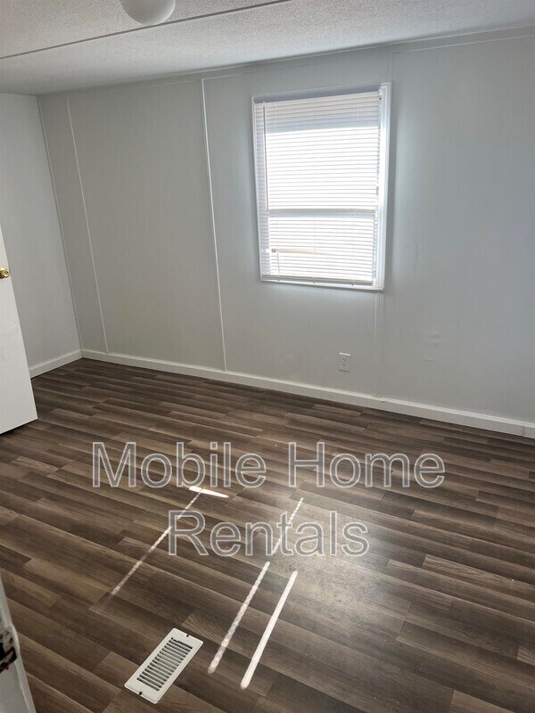 Building Photo - 515 Moby Ct