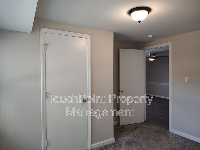 Building Photo - 340 Hollis Rd