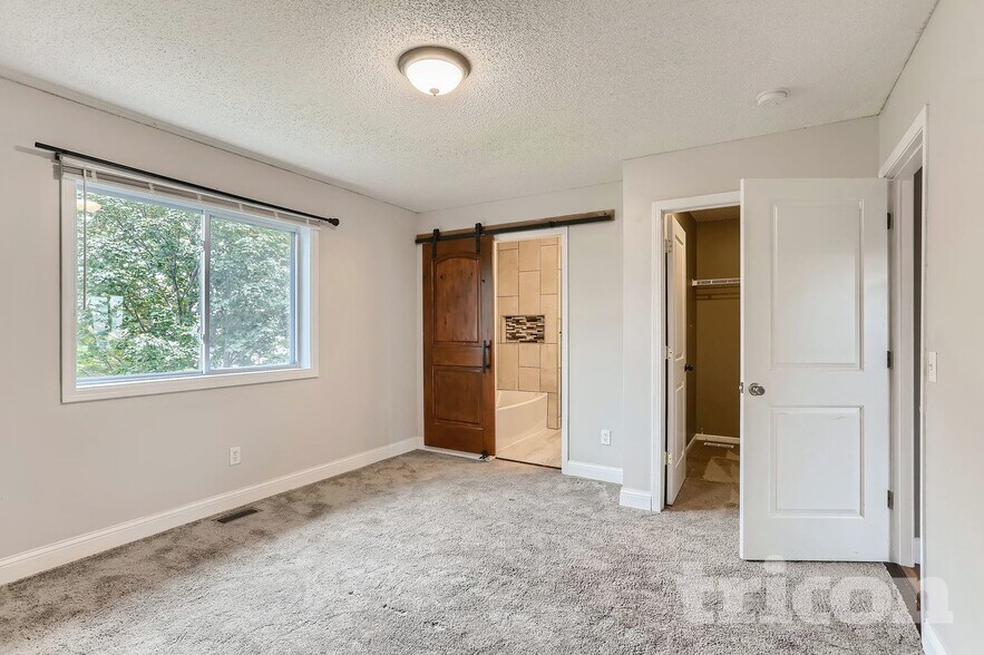 Building Photo - 7850 Park Ave NE