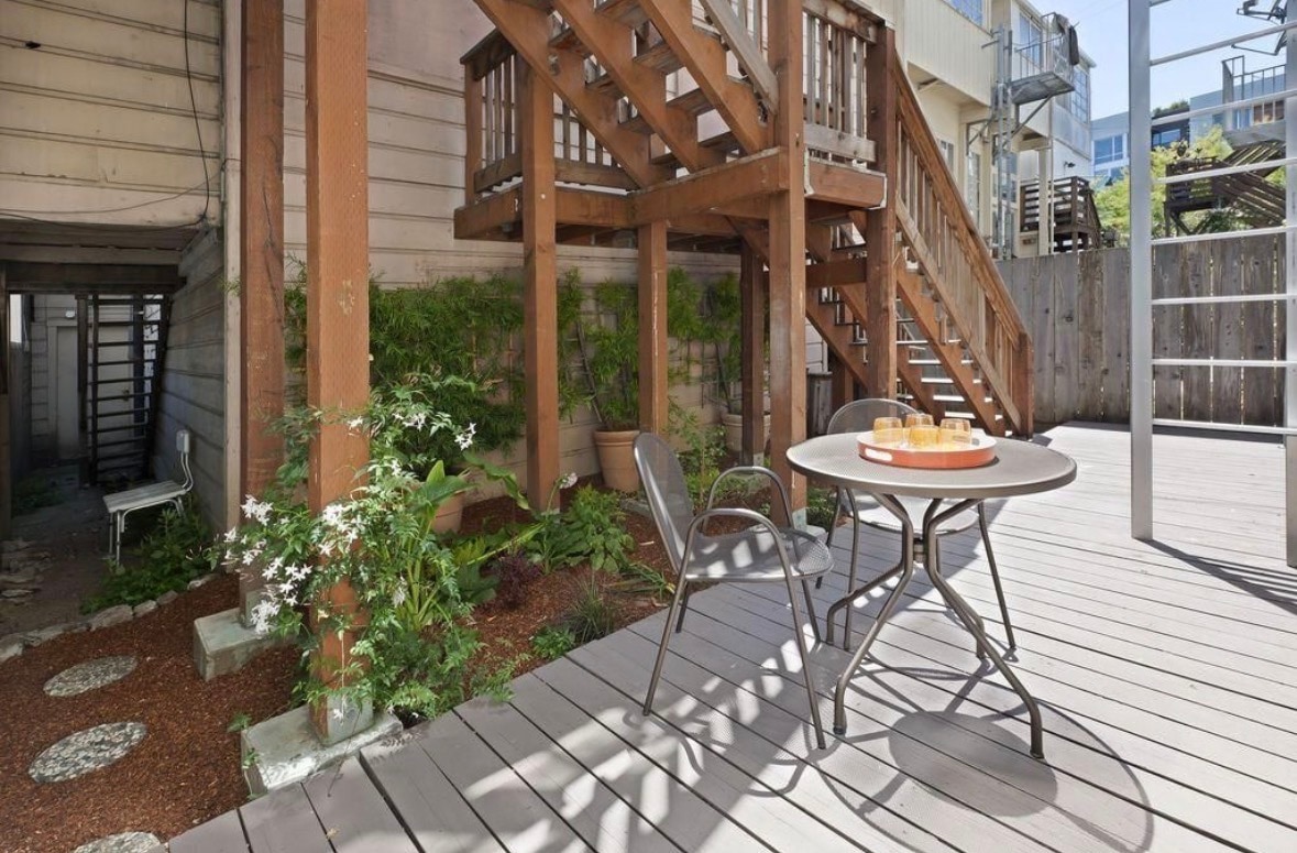 Building Photo - 269 Hickory St