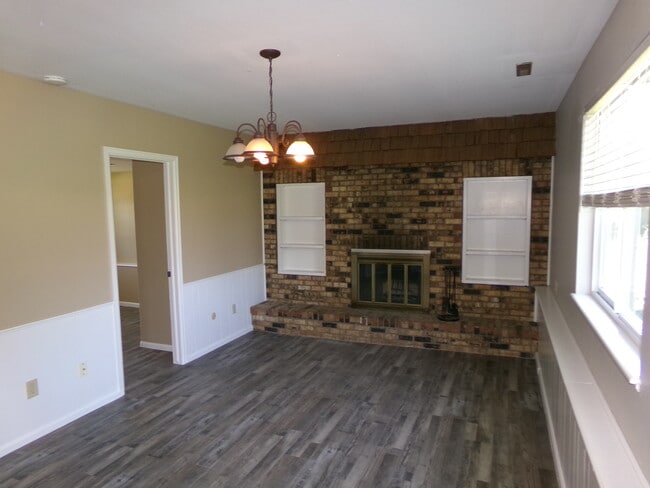 Building Photo - 4 Woodbine Ct