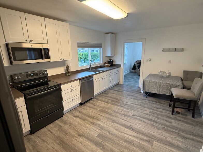 Building Photo - 8323 SE 62nd Ave
