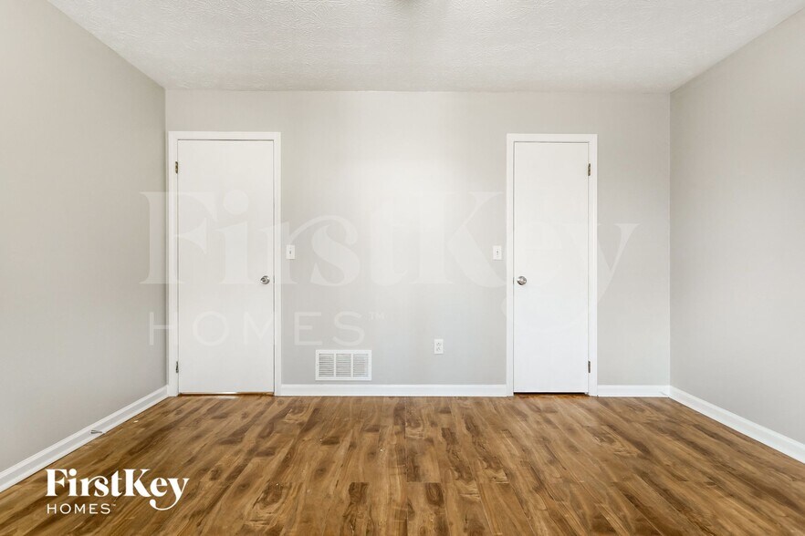 Building Photo - 4149 Warren Rd