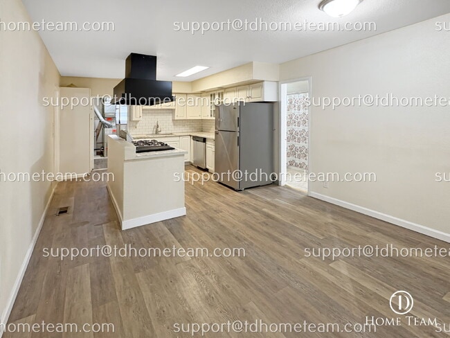 Building Photo - "Charming 4-Bed Tacoma Home with Granite Elegance & Ample Space!"