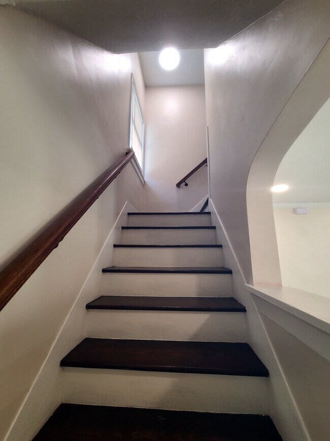 Building Photo - 5511 Lydia Ave