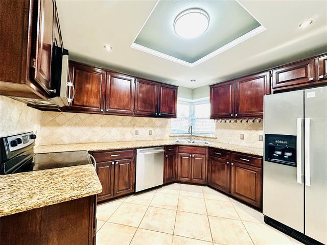 Building Photo - 2032 Greenview Dr