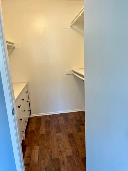 Building Photo - 28167 Robin Ave