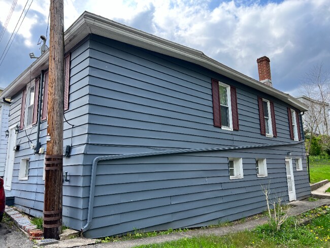 Building Photo - 448 Biddle St