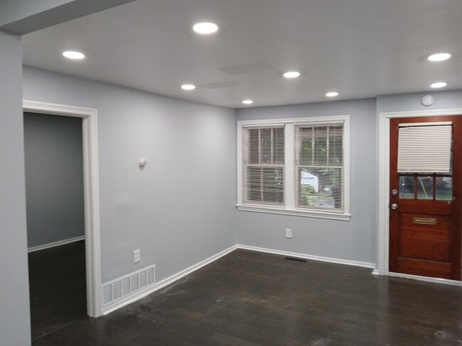 Building Photo - 8 Mangam St