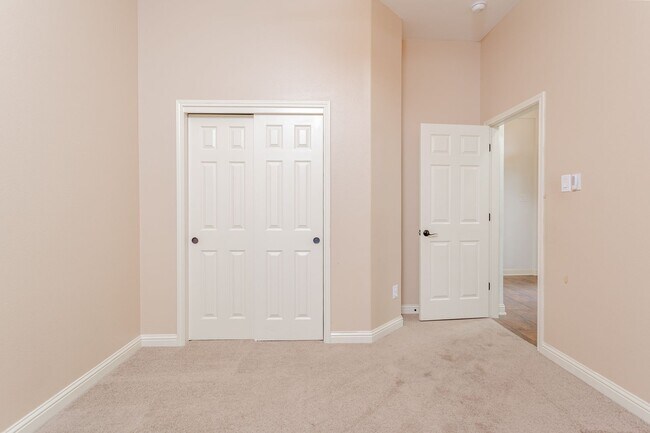 Building Photo - Your Ideal Home Awaits – 4BR, 3BA & More!