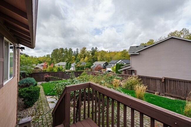 Building Photo - 3 Bedroom 2.5 Bath with workshop and fence...