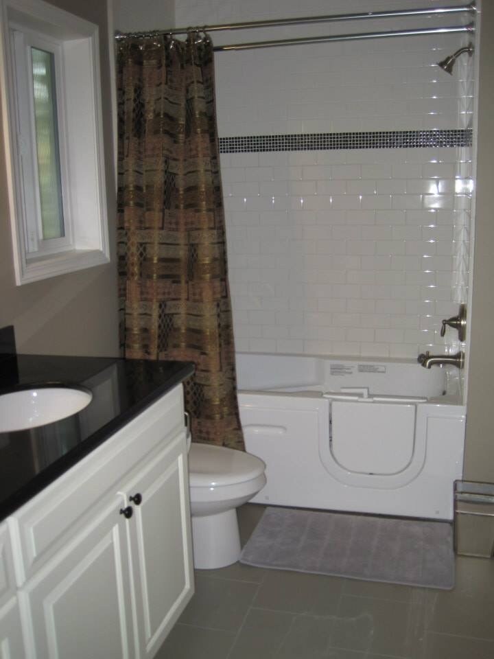 Master Bath - 20010 Marine View Dr SW