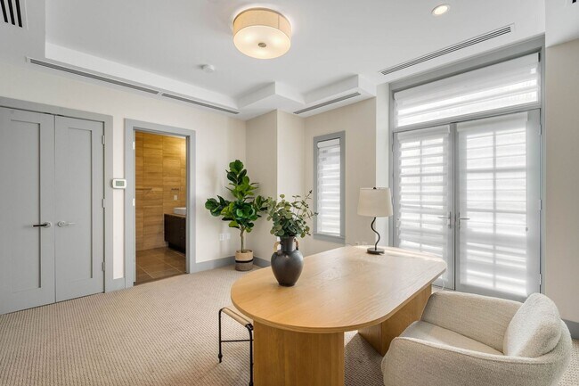 Building Photo - LUX 2BD, 2.5BA Brownstone in Cherry Creek ...