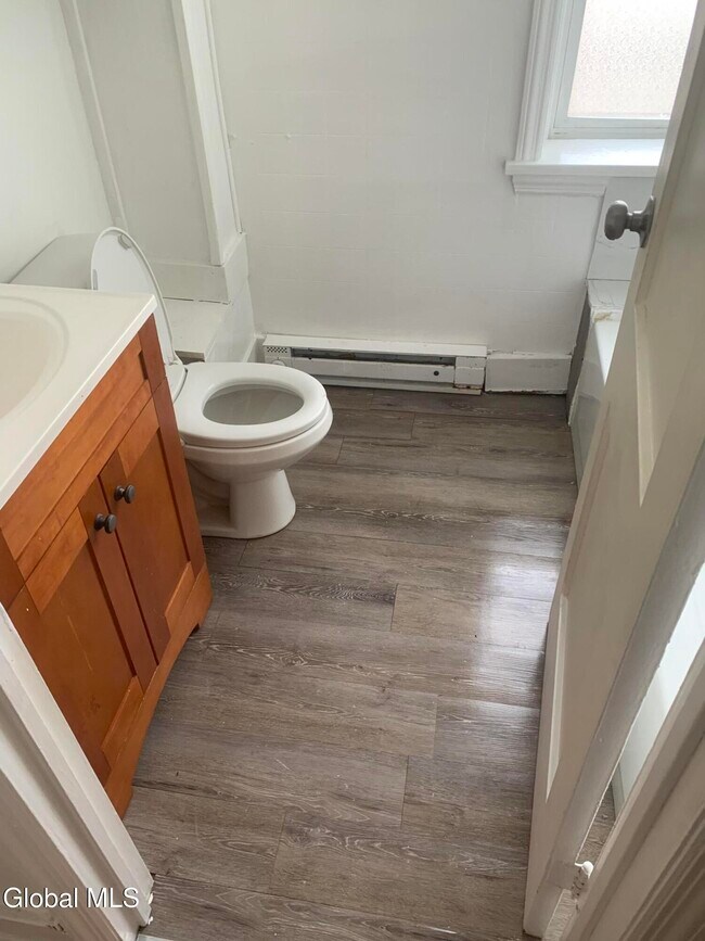 Building Photo - 290 2nd Ave