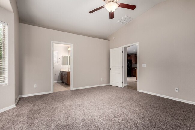 Building Photo - Spacious 3-Bedroom Home with Den in Gilbert!