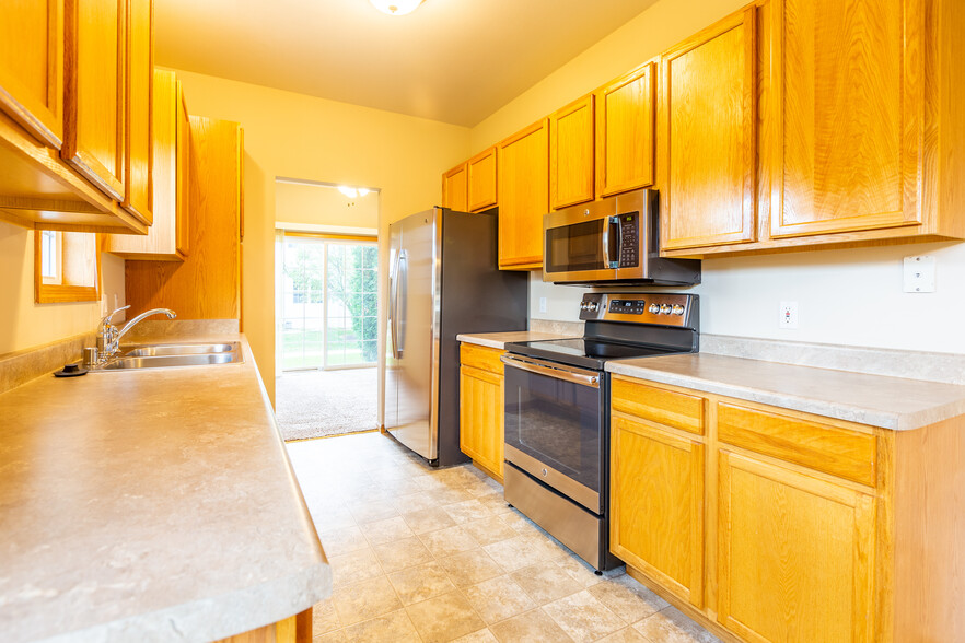 Building Photo - 3745 Maple Grove Dr