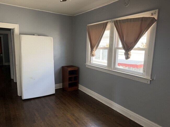 Building Photo - 10108 S State St