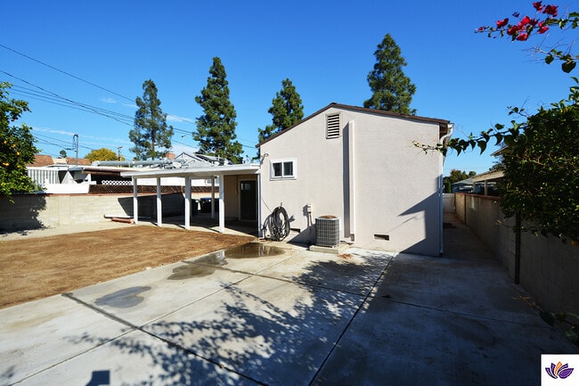 Building Photo - 1925 N Pass Ave