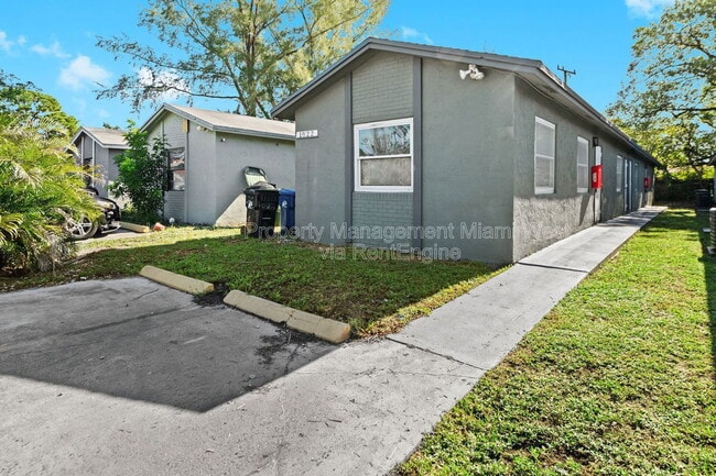 Building Photo - 1022 NW 6th Ave