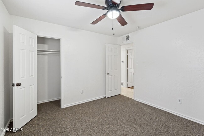 Building Photo - 744 E Meadow Ln