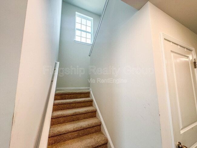 Building Photo - 2136 Montalvan Dr