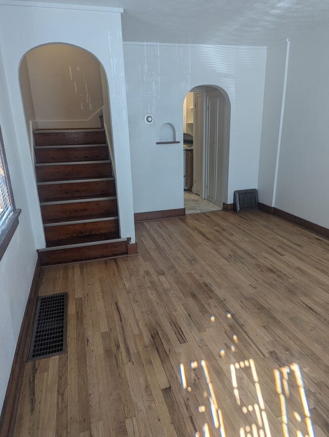 Building Photo - Block 4 Quincy Duplex