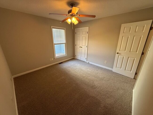 Building Photo - Beautiful Ranch style 3 Bed 2 Bath Home! Large Yard and 2 Car Garage!