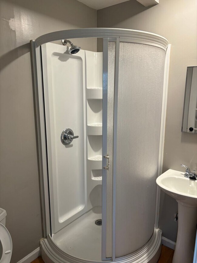 Building Photo - Don't Miss This One!