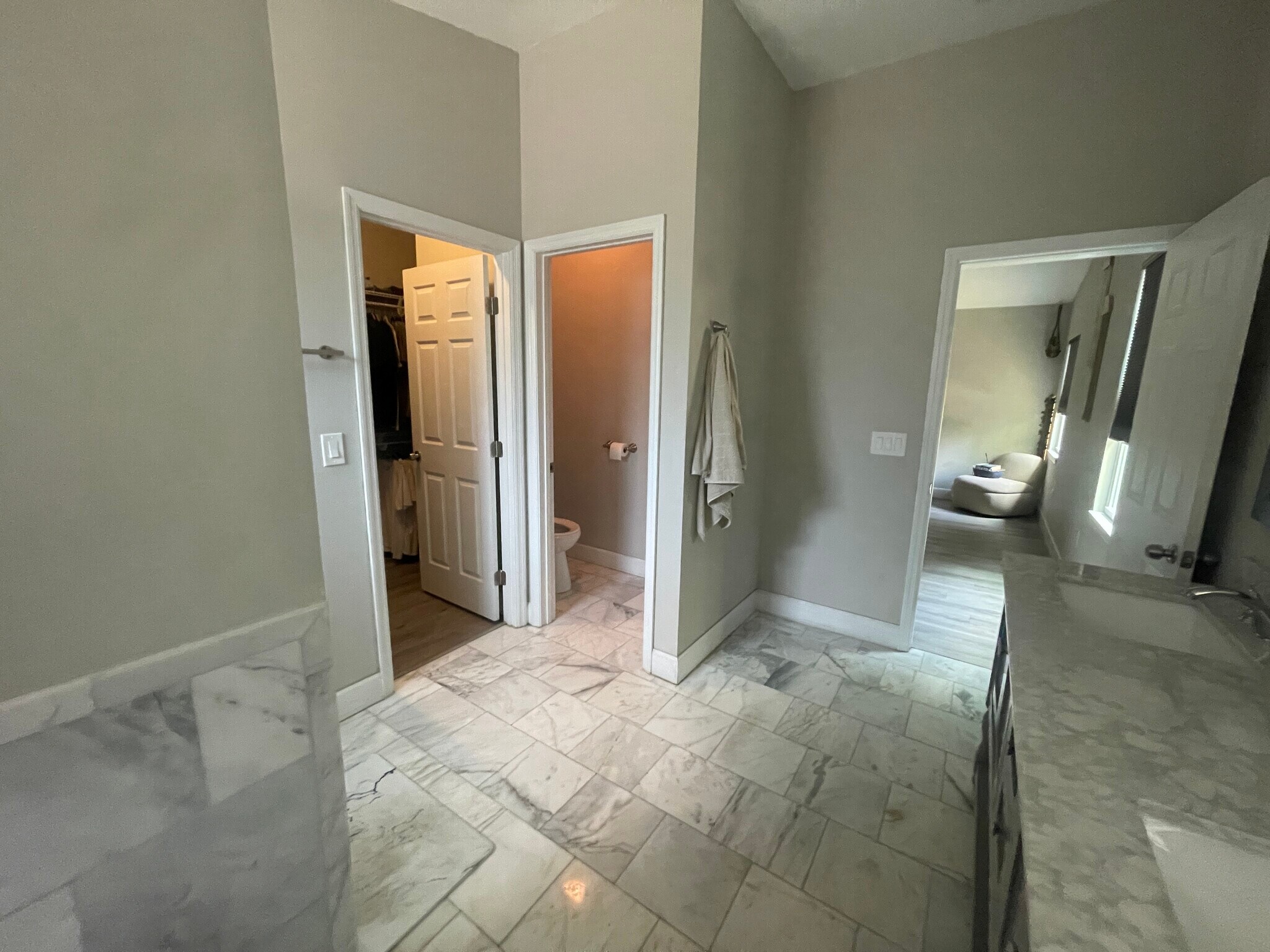 En suite bath with walk-in closet - 5679 Kelly Dr N