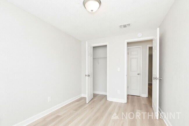 Building Photo - 3 BR/1BA | Newly Renovated Single Family Home |  Fenced backyard | In Jacksonville!