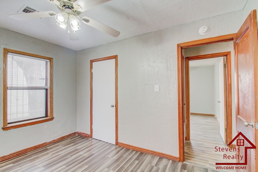 Building Photo - 815 SW H Ave