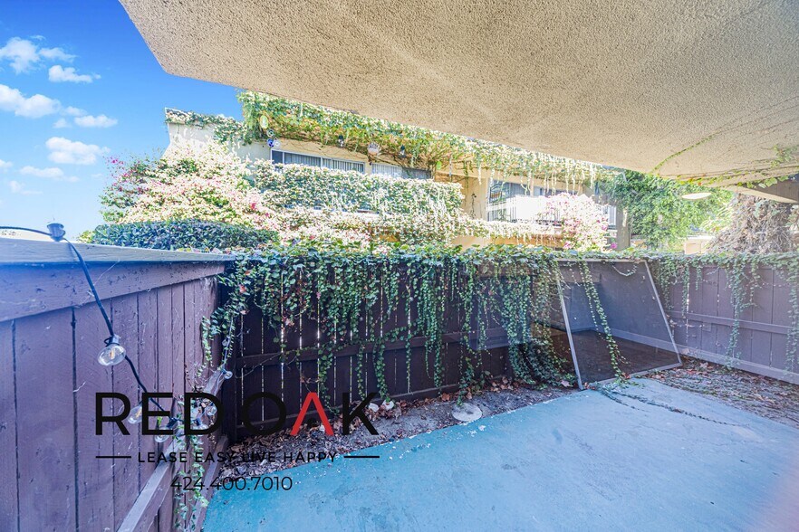 Building Photo - 15101 Magnolia Blvd