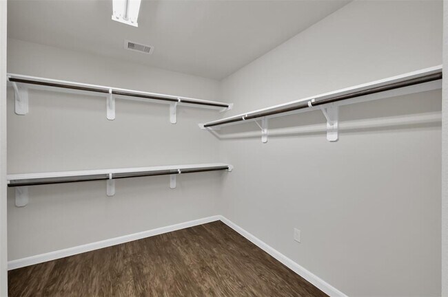 Building Photo - 946 Fife Dr
