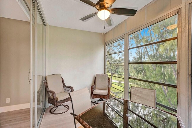 Building Photo - 3051 S Palm Aire Dr