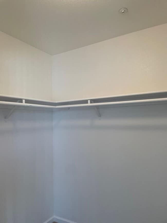 Building Photo - 1 Bed/1 Bath Upstairs Apartment in Gated SR Complex.