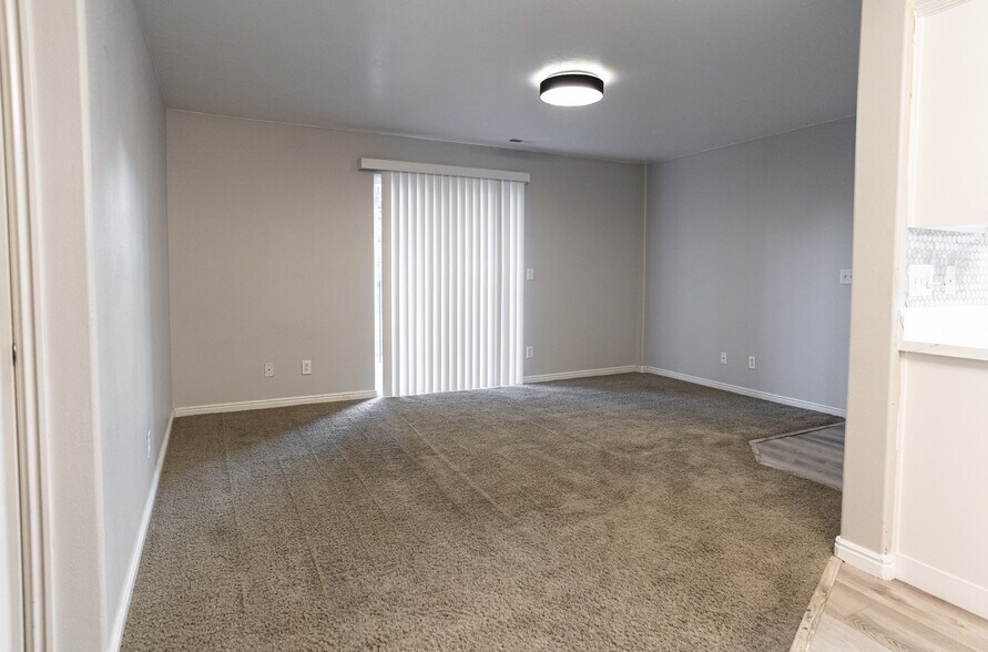 Building Photo - 8084 N Ridge Loop E