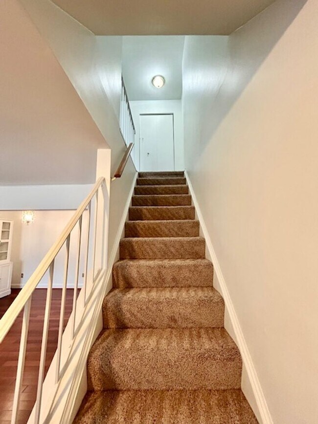 Building Photo - 9 Long Green Ct