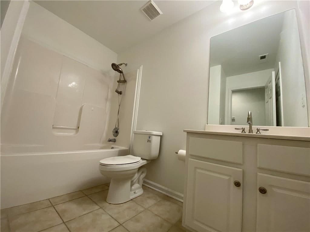 Building Photo - 1551 Park Knoll Trail NE