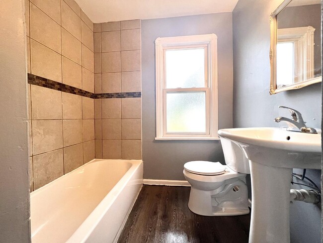 Building Photo - 1695 Leighton Ave